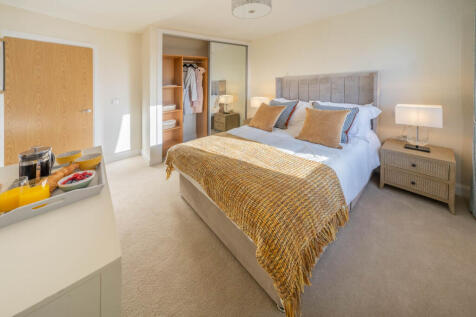 Double bedroom with fitted wardrobe